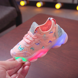 Tennis avec détails sur les Borboletas et les luzinhas